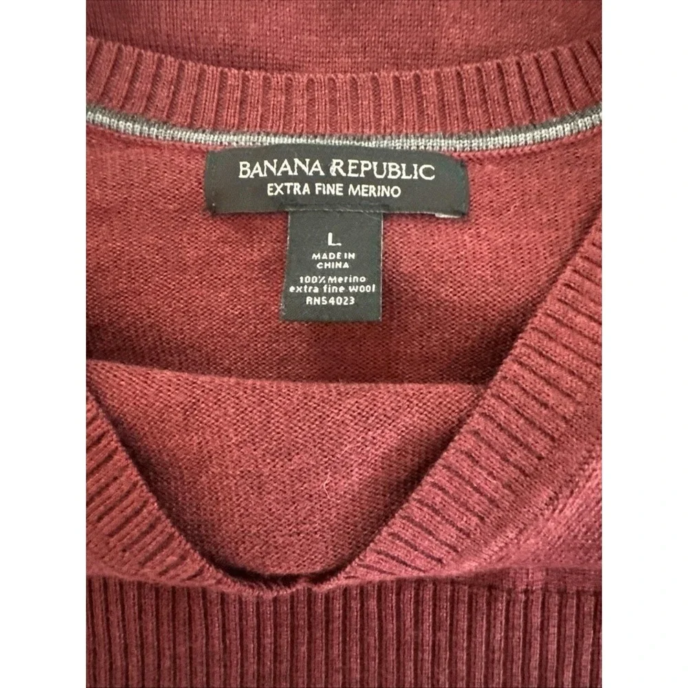 Banana Republic Mens L Burgundy Red Extra Fine Merino Wool V-Neck Knit Sweater